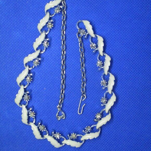 PARK LANE RHINESTONE Necklace Bracelet Set Creamy White Enamel Leaves Silvertone - Picture 13 of 15